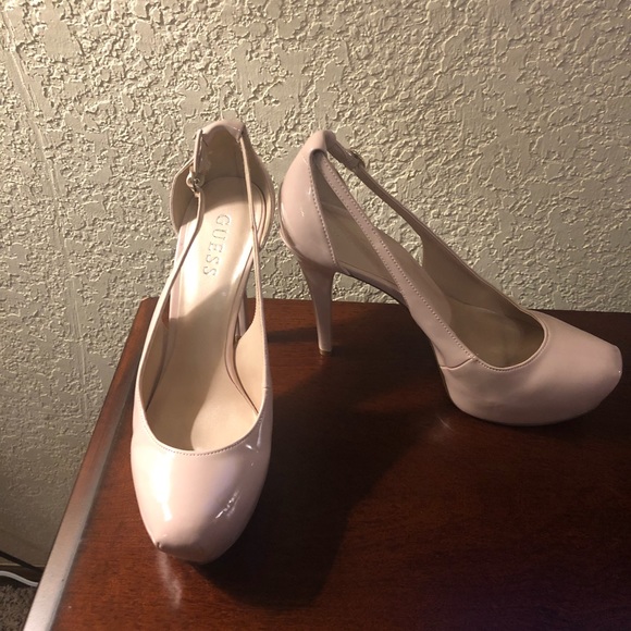 Guess Pumps - Picture 2 of 5